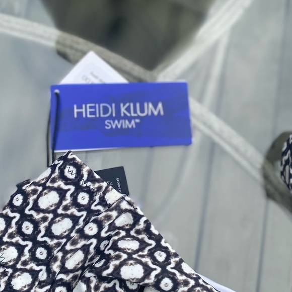 Heidi Klum SWIM Kiss by the Sea Bikini Top - Size 8 - NWT - Retails $95.00 - Picture 4 of 7